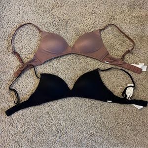 2 GILLY HICKS BARE COMFORT WIRELESS BRAS 30A